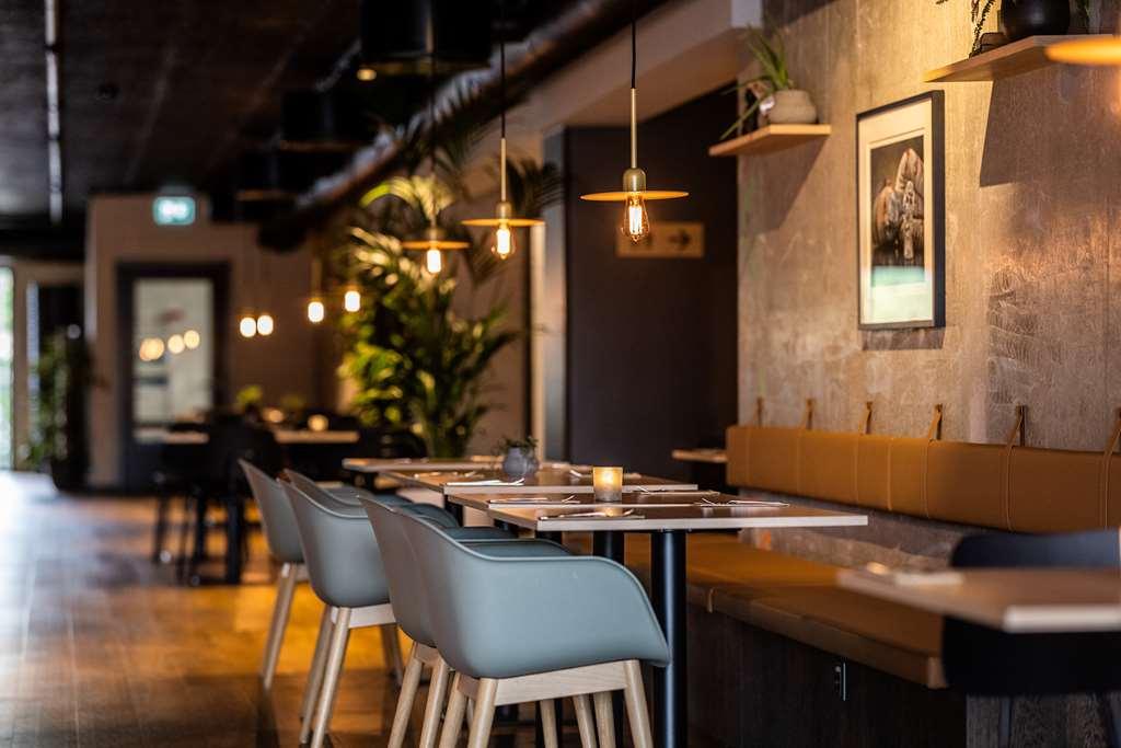 Peak 12 Hotel Вибор Ресторант снимка