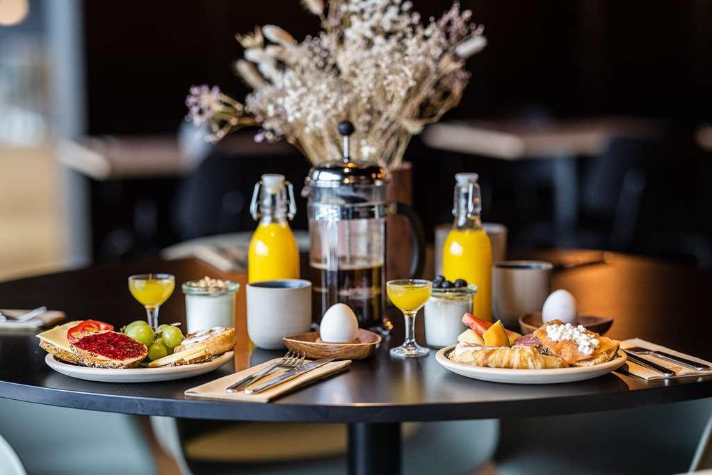 Peak 12 Hotel Вибор Ресторант снимка